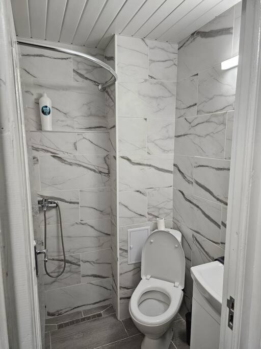 Chic Galati Apartment: Urban Escape Exterior foto