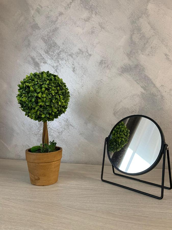 Chic Galati Apartment: Urban Escape Exterior foto