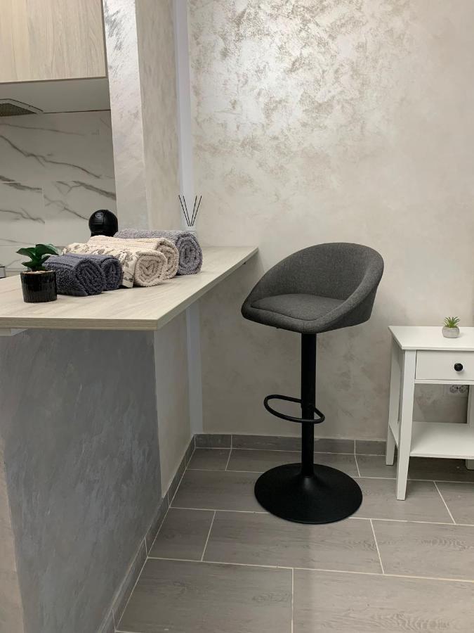 Chic Galati Apartment: Urban Escape Exterior foto